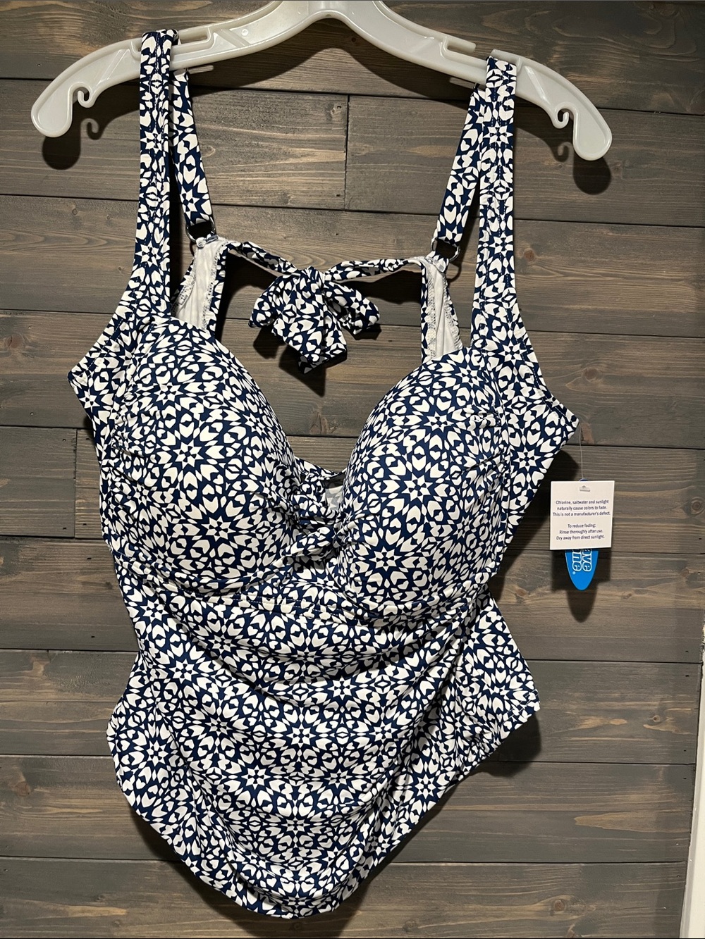 NWT Wave Zone Navy and White Floral Pattern One-Piece Swimsuit 18/2X